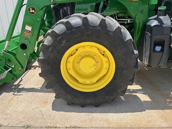 Image of John Deere 5100M equipment image 2
