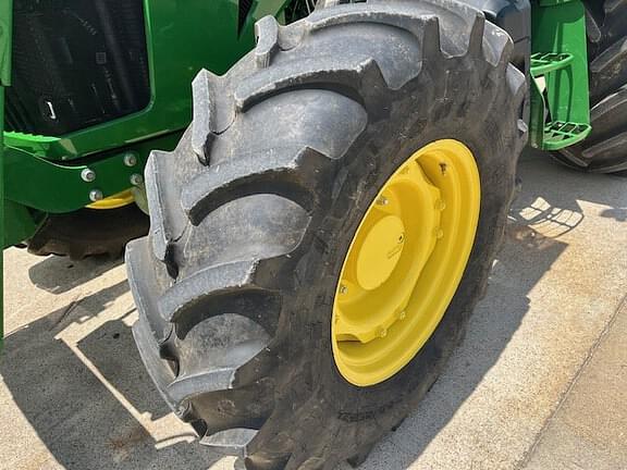 Image of John Deere 5100M equipment image 3