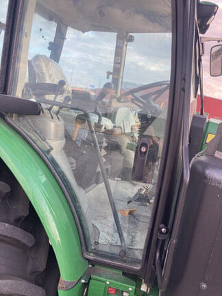 Image of John Deere 5100M equipment image 3