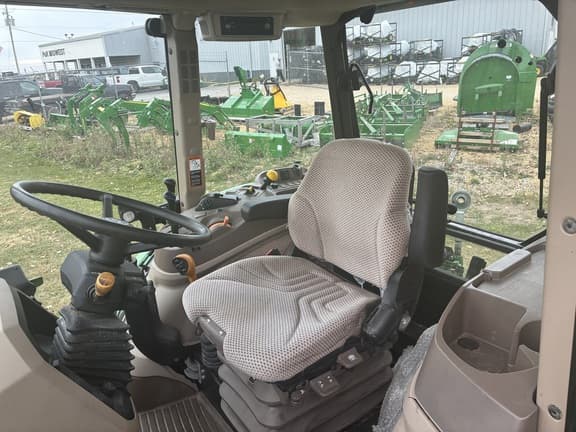 Image of John Deere 5100M equipment image 4