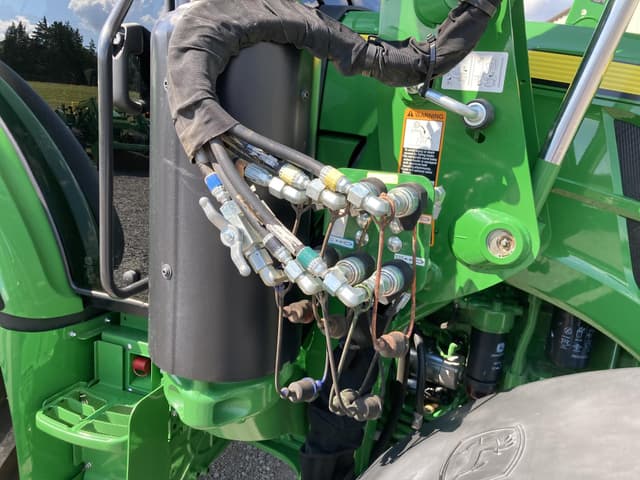 Image of John Deere 5100M equipment image 4