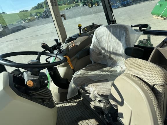 Image of John Deere 5100M equipment image 2