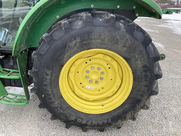 Image of John Deere 5100M equipment image 2