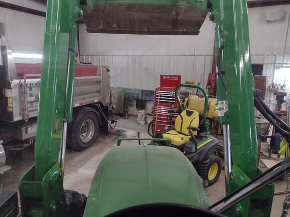 Image of John Deere 5100M equipment image 3