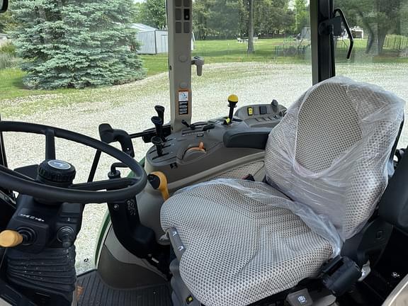 Image of John Deere 5100M equipment image 4