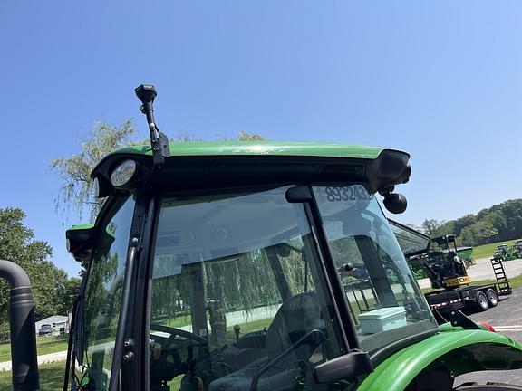 Image of John Deere 5100M equipment image 2