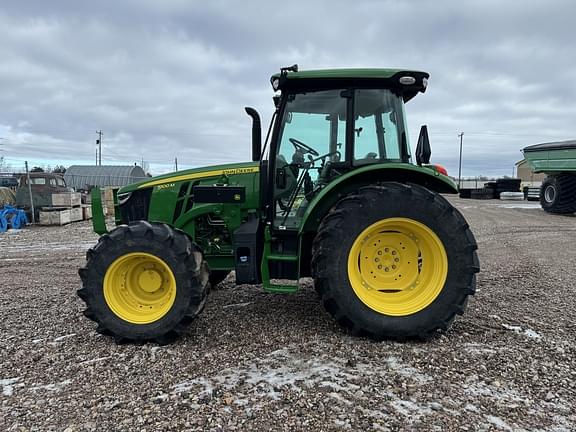 Image of John Deere 5100M equipment image 2