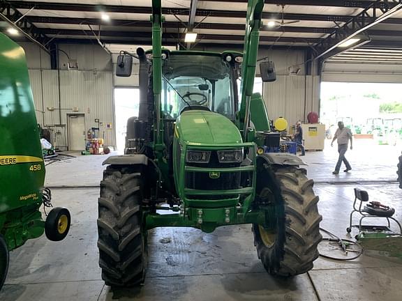 Image of John Deere 5100M equipment image 2