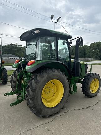 Image of John Deere 5100M equipment image 4