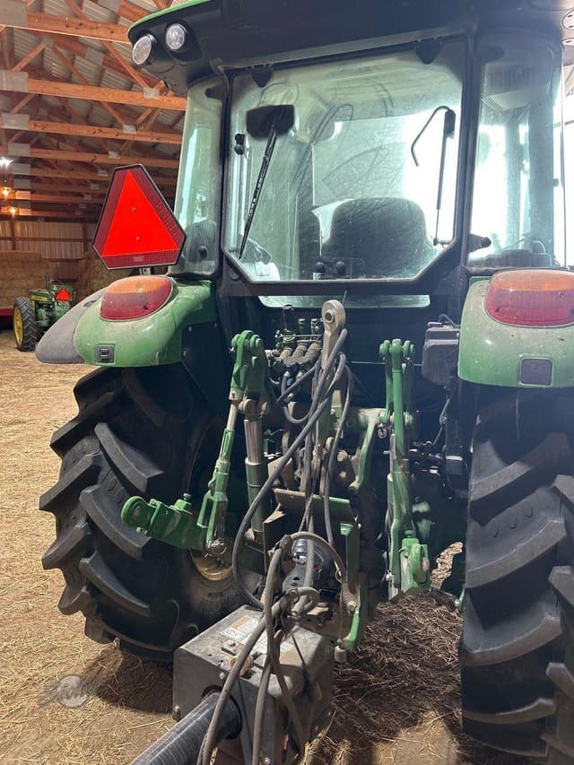 Image of John Deere 5100M equipment image 3