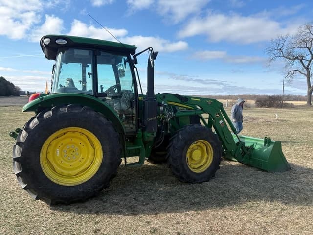 Image of John Deere 5100M equipment image 3
