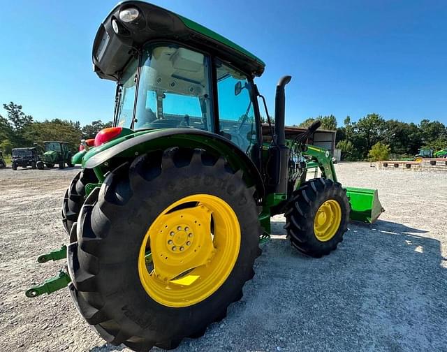 Image of John Deere 5100M equipment image 3