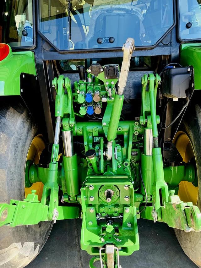 Image of John Deere 5100M equipment image 2