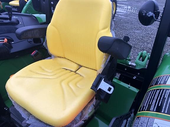 Image of John Deere 5115M equipment image 4