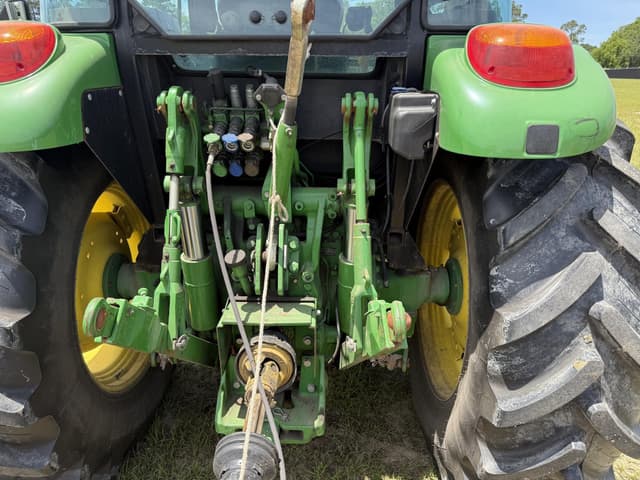 Image of John Deere 5115M equipment image 4