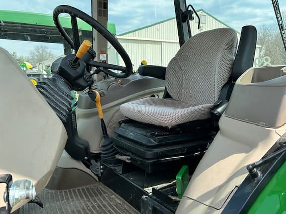 Image of John Deere 5115M equipment image 3