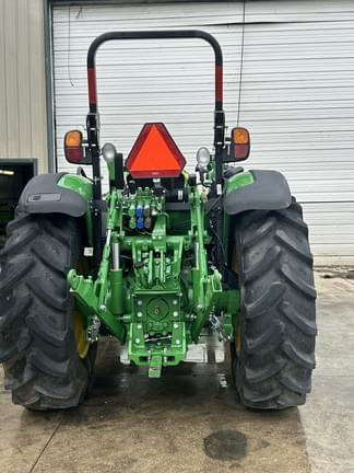 Image of John Deere 5115M equipment image 4