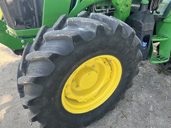 Image of John Deere 5115M equipment image 2