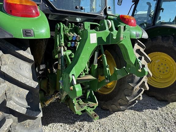 Image of John Deere 5115M equipment image 4