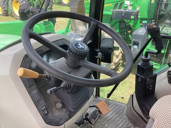 Image of John Deere 5115M equipment image 2