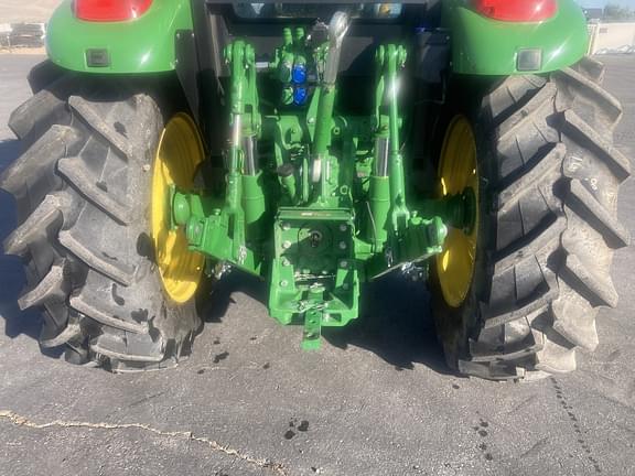 Image of John Deere 5115M equipment image 4