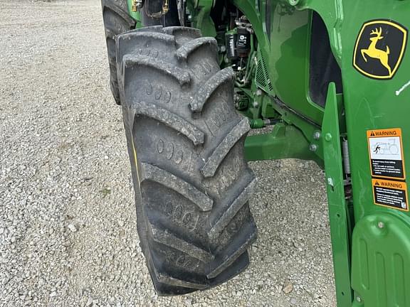 Image of John Deere 5115M equipment image 2