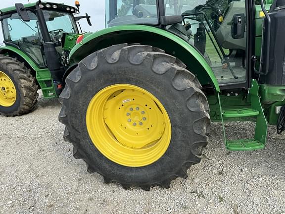 Image of John Deere 5115M equipment image 4