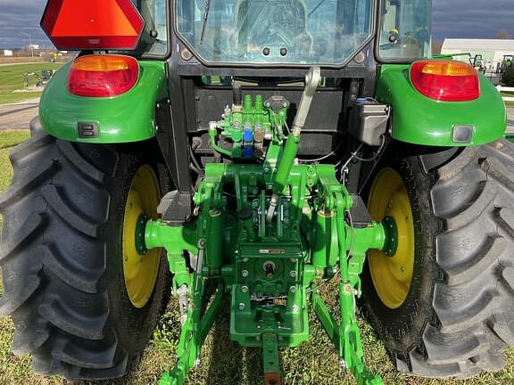 Image of John Deere 5115M equipment image 2