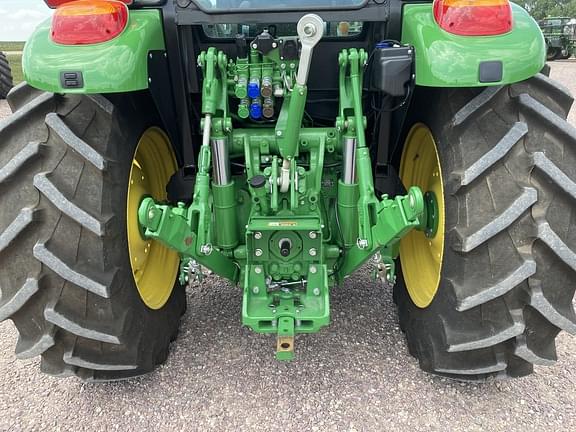 Image of John Deere 5115M equipment image 4