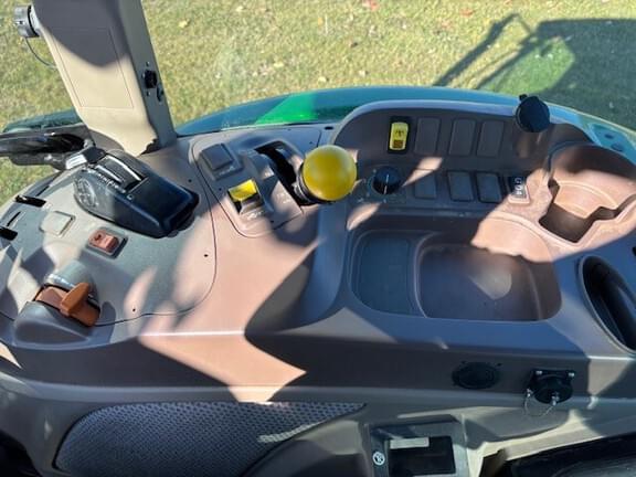 Image of John Deere 5115M equipment image 3