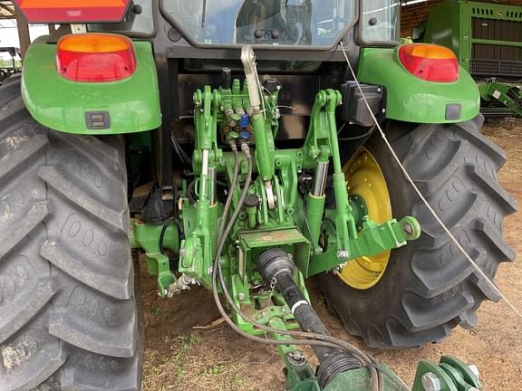 Image of John Deere 5115M equipment image 4