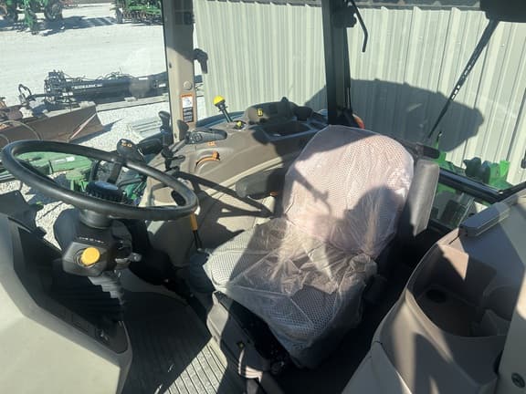 Image of John Deere 5115M equipment image 2
