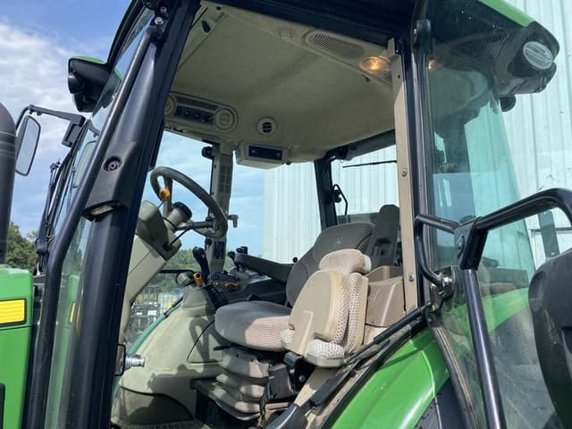 Image of John Deere 5115R equipment image 4