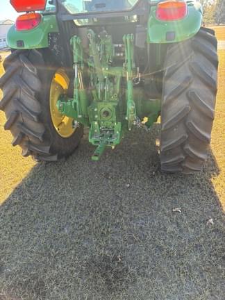 Image of John Deere 5115R equipment image 3