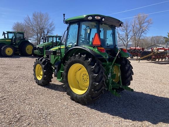 Image of John Deere 5125M equipment image 2
