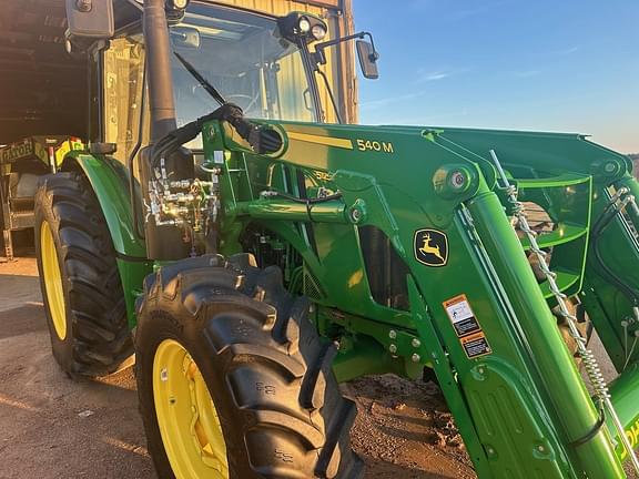 Image of John Deere 5125M equipment image 2