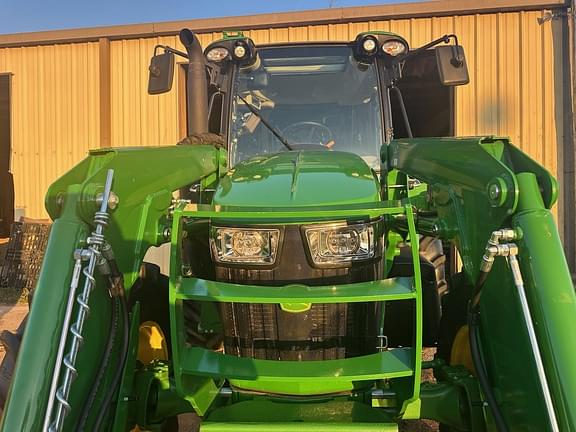 Image of John Deere 5125M equipment image 4