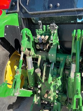 Image of John Deere 5125M equipment image 3