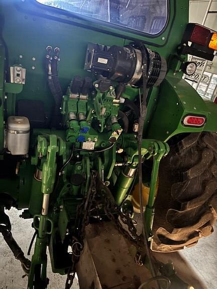 Image of John Deere 5125M equipment image 2
