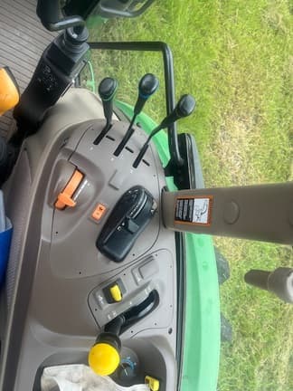 Image of John Deere 5125M equipment image 1