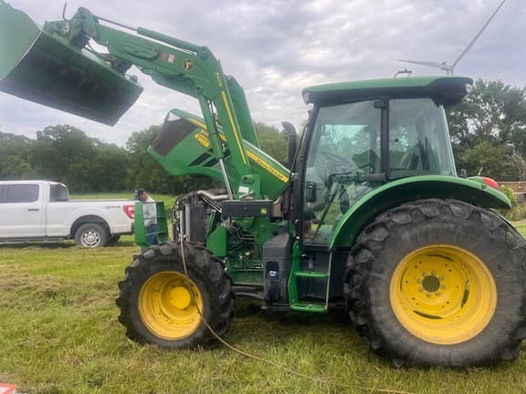 Image of John Deere 5125M equipment image 2