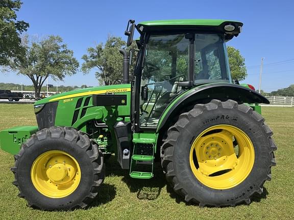 Image of John Deere 5125R equipment image 1