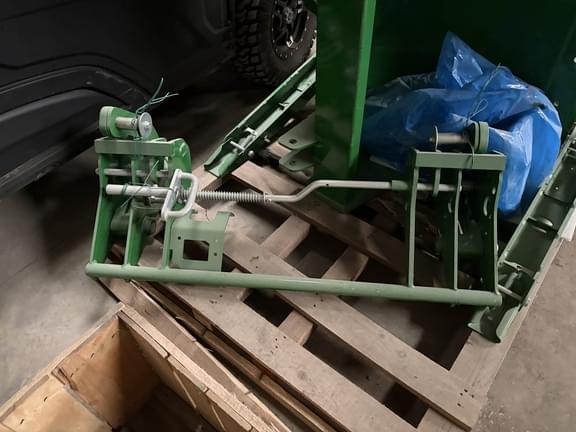 Image of John Deere 540R equipment image 3