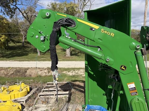 Image of John Deere 540R equipment image 4