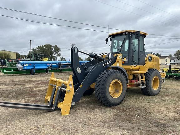 Image of John Deere 544P equipment image 1