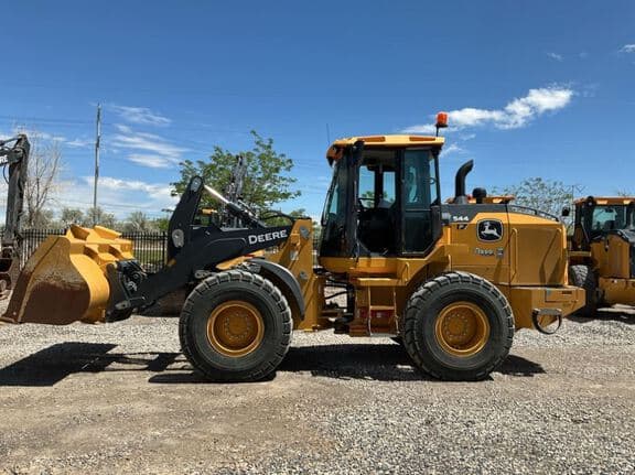 Image of John Deere 544P equipment image 1