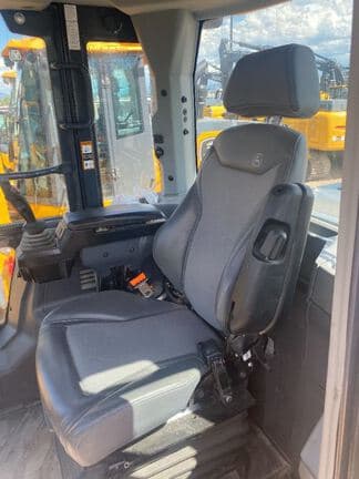 Image of John Deere 544P equipment image 4