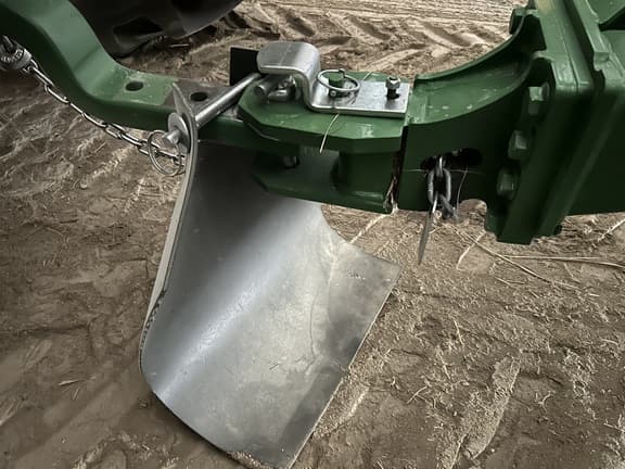 Image of John Deere 560M equipment image 1