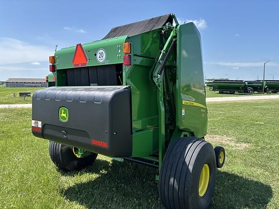 Image of John Deere 560M equipment image 4
