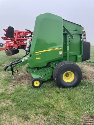 Image of John Deere 560M equipment image 4